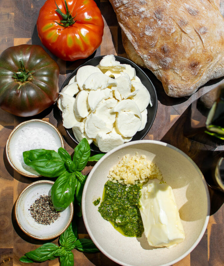 Pesto Caprese Garlic Bread ingredients.